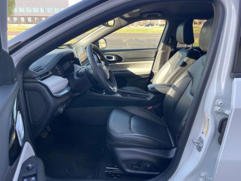 Used 2025 Jeep Compass Limited AWD/4WD image 28