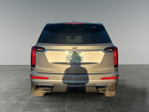 Used 2025 Cadillac XT6 Premium Luxury image 6