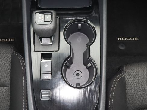 Used 2025 Nissan Rogue SV FWD image 20