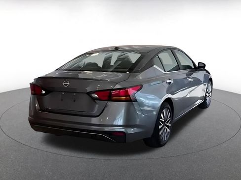 Used 2025 Nissan Altima 2.5 SV FWD image 12
