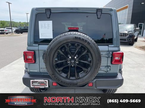 Used 2025 Jeep Wrangler Unlimited Sahara AWD/4WD image 17