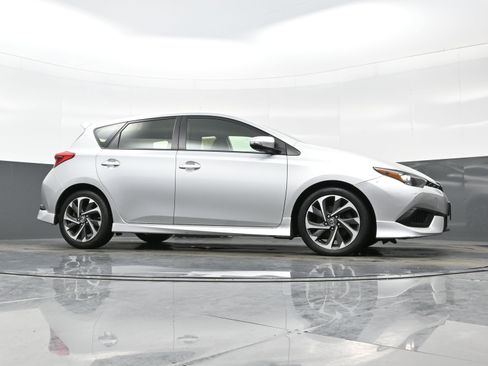 Used 2018 Toyota Corolla iM w/ All-Weather Mat Package image 28