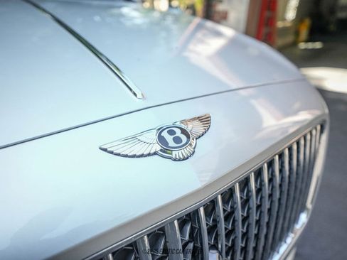 Used 2022 Bentley Flying Spur V8 image 50