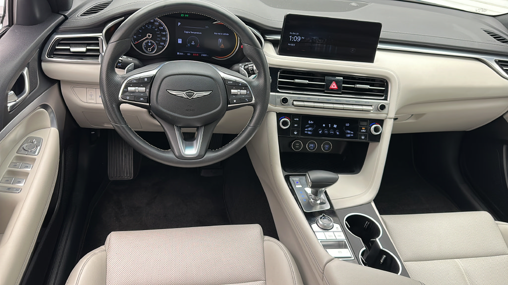 Used 2025 Genesis G70 2.5T RWD image 11