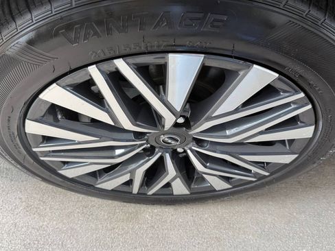 Used 2025 Nissan Altima 2.5 SV FWD image 24