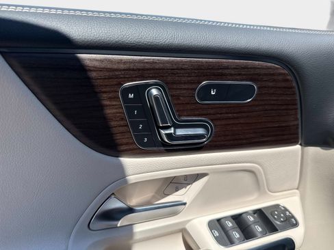 New 2026 Mercedes-Benz GLB 250 4MATIC image 17