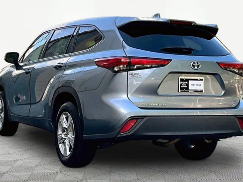 Used 2020 Toyota Highlander LE FWD image 12