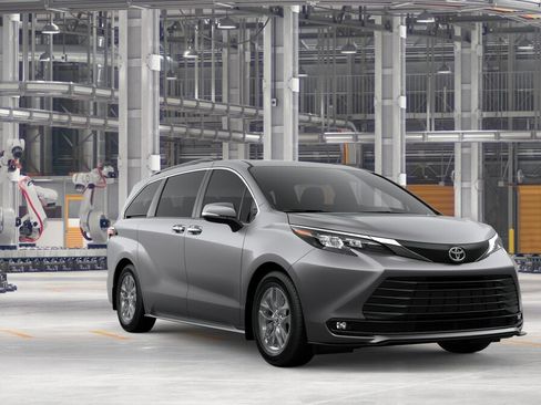 New 2026 Toyota Sienna XLE AWD/4WD image 15