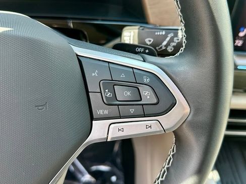 Certified 2025 Volkswagen Atlas SE FWD image 33