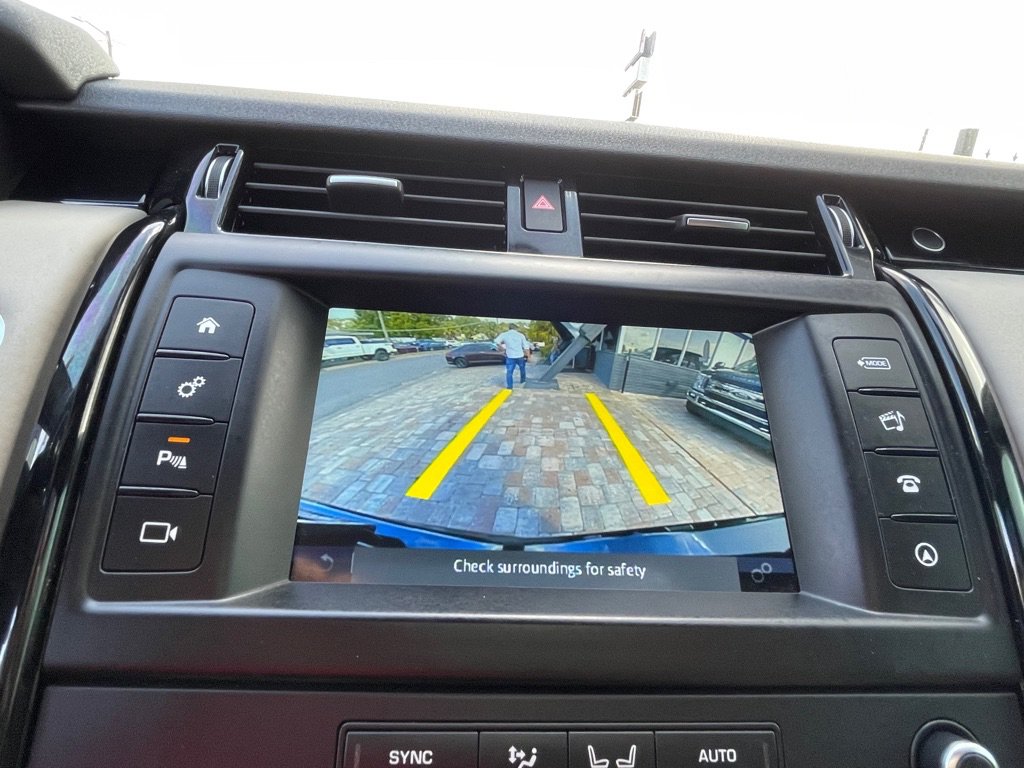 Used 2017 Land Rover Discovery SE AWD/4WD image 15