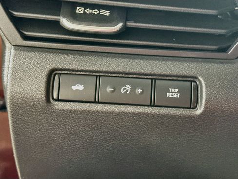 Used 2023 Nissan Altima 2.5 SV AWD/4WD image 12
