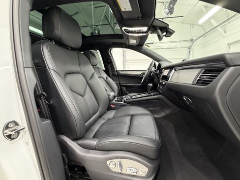 Certified 2026 Porsche Macan AWD/4WD image 24