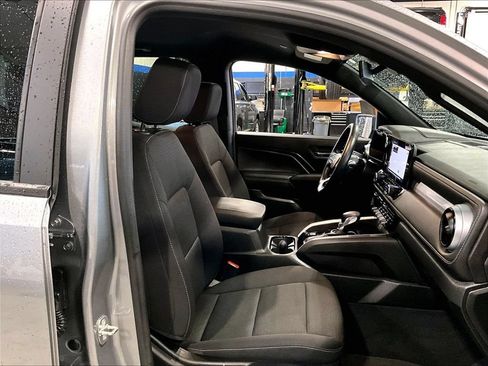 Used 2023 Chevrolet Colorado LT w/ LT Convenience Package II AWD/4WD image 11