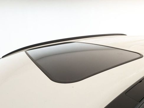 Used 2021 Toyota RAV4 SE image 8