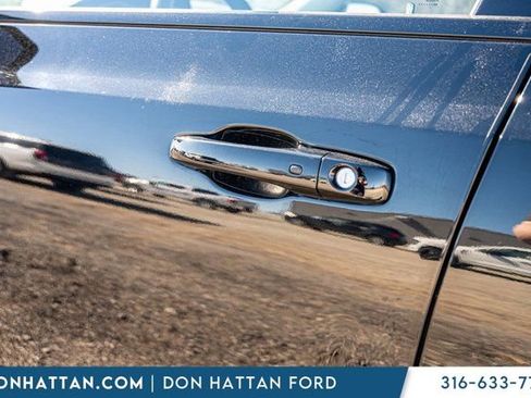 Used 2022 Chrysler 300 Touring w/ Sport Appearance Package image 27