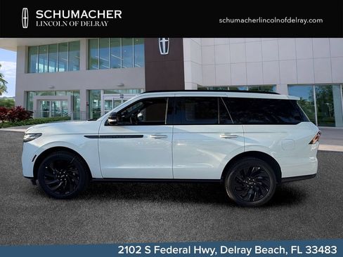 New 2026 Lincoln Navigator Reserve w/ Jet Appearance Package AWD/4WD image 4