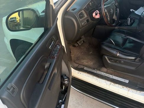 Used 2010 GMC Yukon Denali RWD image 3