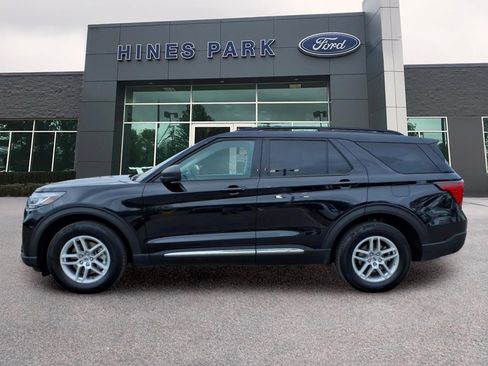 Used 2025 Ford Explorer Active AWD/4WD image 4