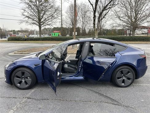 Used 2023 Tesla Model 3 Standard Range image 22
