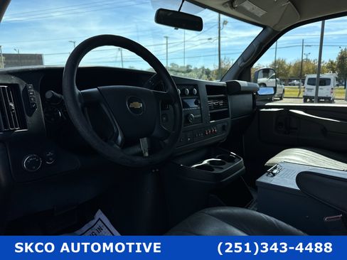 Used 2015 Chevrolet Express 2500 image 19