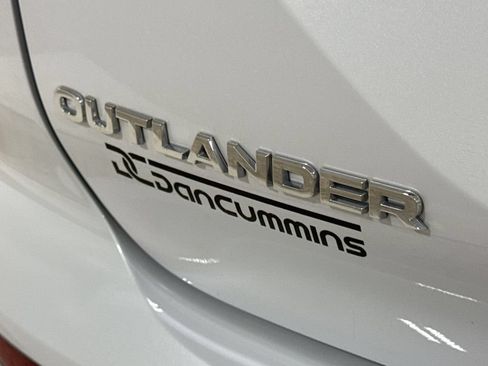Used 2024 Mitsubishi Outlander ES AWD/4WD image 26
