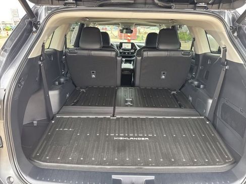 Used 2023 Toyota Highlander XLE AWD/4WD image 15