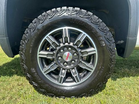 Used 2025 GMC Sierra 1500 AT4 AWD/4WD image 18