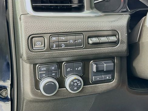 Used 2021 GMC Yukon XL Denali w/ Denali Premium Package AWD/4WD image 10