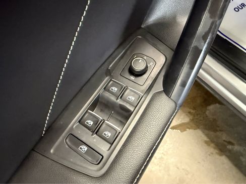 Used 2024 Volkswagen Tiguan SE AWD/4WD image 18
