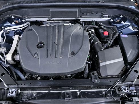 Certified 2024 Volvo XC60 B5 Ultimate w/ Protection Package Premier image 37