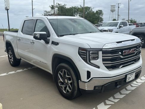 Used 2022 GMC Sierra 1500 SLT w/ SLT Convenience Package image 3