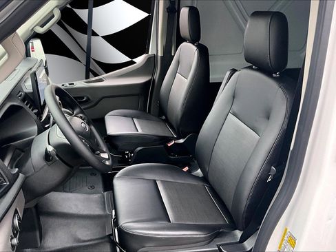 New 2026 Ford Transit 250 148 Medium Roof RWD image 9
