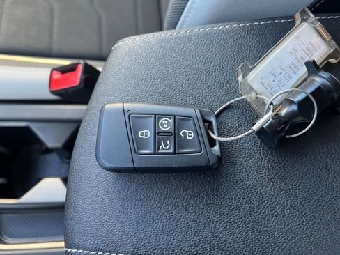 Used 2025 Volkswagen Taos SE image 20