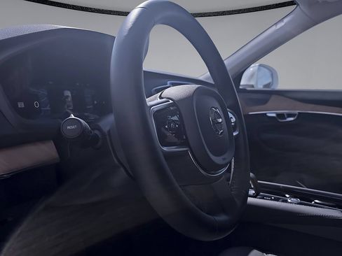 Certified 2025 Volvo XC90 B6 Plus AWD/4WD image 25