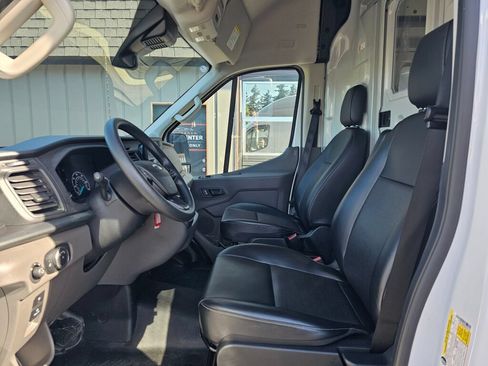 Used 2025 Ford Transit 250 148 High Roof RWD image 18
