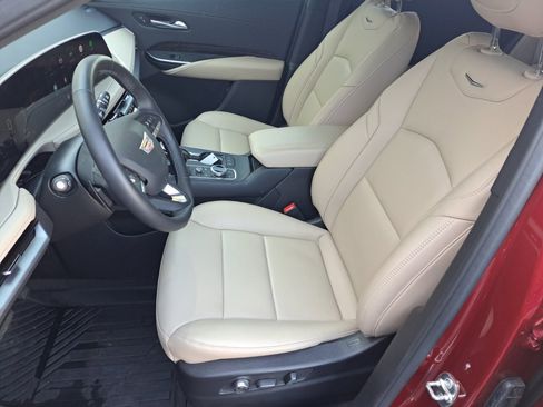 Used 2025 Cadillac XT4 Premium Luxury w/ Cold Weather Package FWD image 8