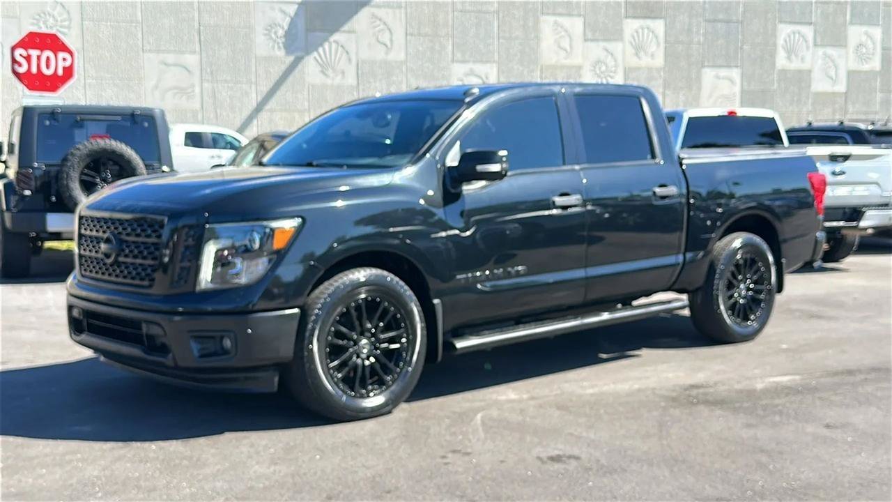 Used 2019 Nissan Titan SV w/ SV Convenience Package RWD image 4
