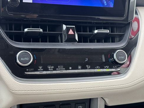 Used 2023 Toyota Corolla Cross XLE w/ Convenience Package image 12