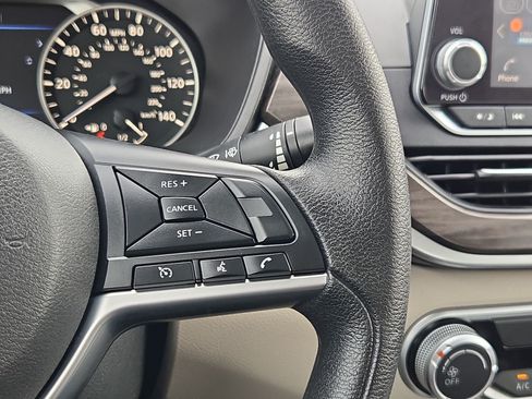 Used 2025 Nissan Altima 2.5 SV FWD image 19
