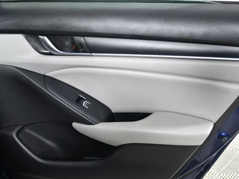 Used 2019 Honda Accord EX image 26