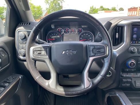 Used 2022 Chevrolet Silverado 1500 LT Trail Boss w/ LT Trail Boss Premium Package AWD/4WD image 12