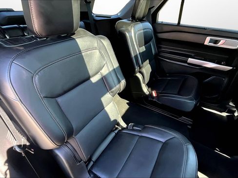 Used 2022 Ford Explorer Limited image 17