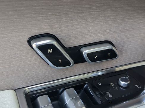 Certified 2023 Land Rover Range Rover SE image 16