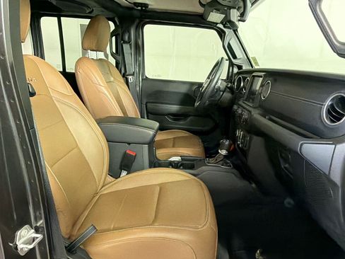 Used 2021 Jeep Wrangler Unlimited Sahara w/ Cold Weather Group AWD/4WD image 24