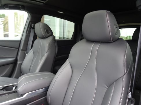 Used 2025 Acura RDX SH-AWD image 10