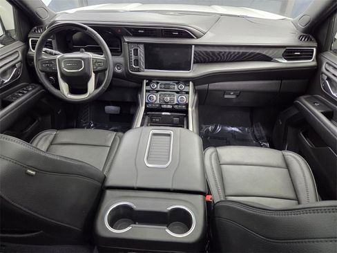 Used 2023 GMC Yukon Denali w/ Advanced Technology Package image 23