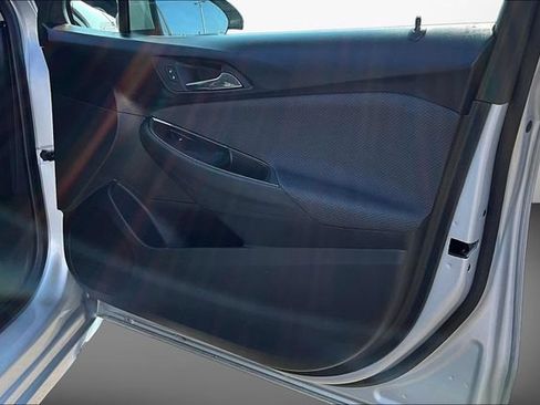 Used 2018 Chevrolet Cruze LS FWD image 17