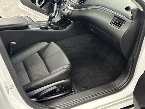 Used 2016 Chevrolet Impala LT w/ Convenience Package image 28