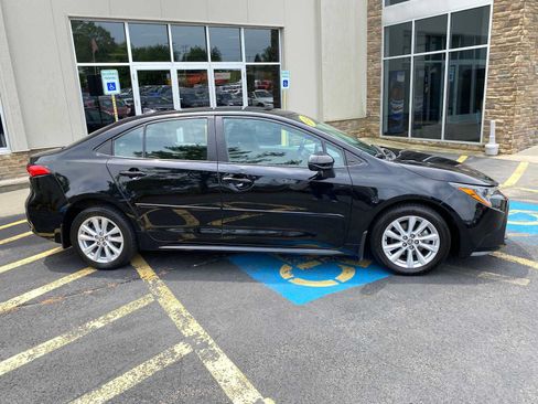 Used 2024 Toyota Corolla LE w/ LE Convenience Package FWD image 14