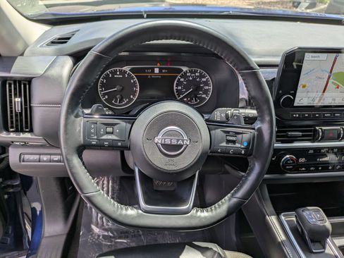 Used 2024 Nissan Pathfinder SL AWD/4WD image 16